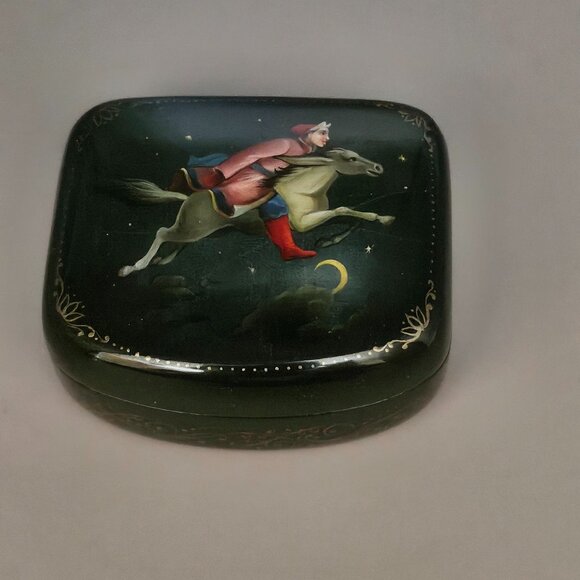 Vintage Miniature Russian Lacquer trinket jewerly box; ring box - Picture 1 of 8